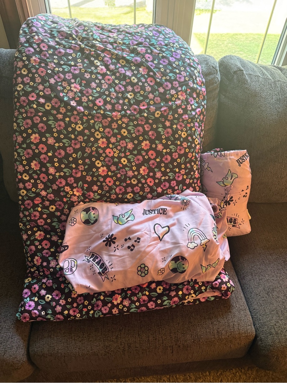 ‘Justice Girls Queen Reversible Comforter & Sheet Bedding’🛏️💜